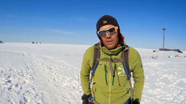 8 марта 2019 года. г. Александровск-Сахалинский. Встречаем на берегу двух лыжников-туристов смотреть онлайн
