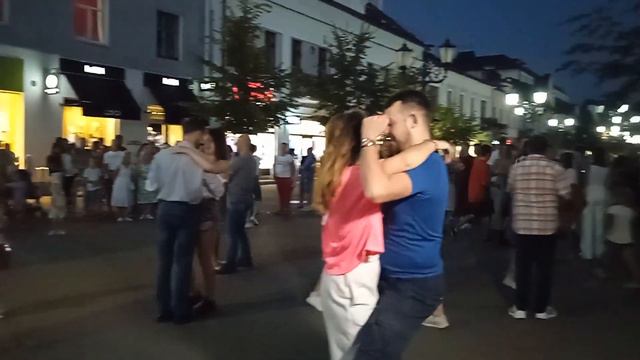 27.08.2022 Brest Belarus... Сколько знакомых! Walks with Victoria ПОДПИСЫВАЙТЕСЬ НА МОЙ ЮТУБ КАНАЛ смотреть онлайн