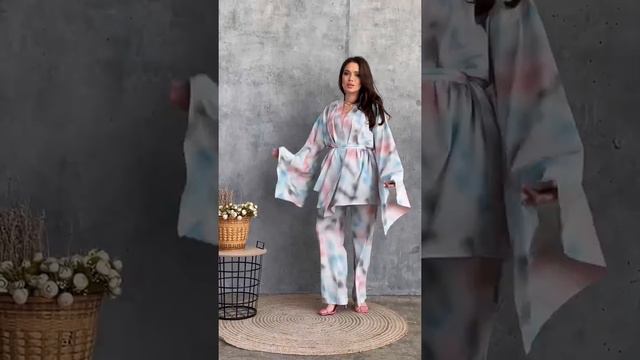 Цветной принтованный брючный костюм с кимоно смотреть онлайн