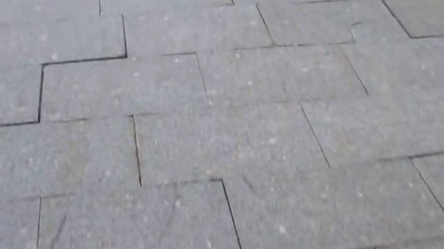 Москва: какофония кривой плитки у входа в Парк Горького...и бомжи, нищие у метро Russia Moscow смотреть онлайн