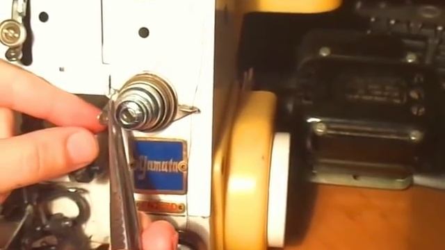 Заправка 3 х ниточного оверлока Yamata FN2 7D смотреть онлайн