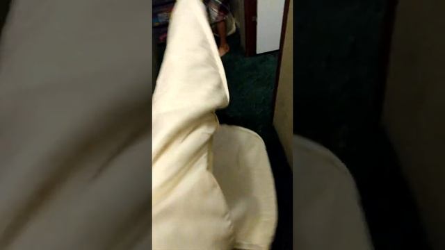 How To Unzip IKEA Mattress. Как расстегнуть молнию на матрасе из Икеи.