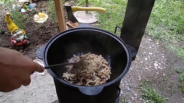 МЯСО ( ПО РЕЦЕПТУ БАБУШКИ ) В КАЗАНЕ НА КОСТРЕ смотреть онлайн