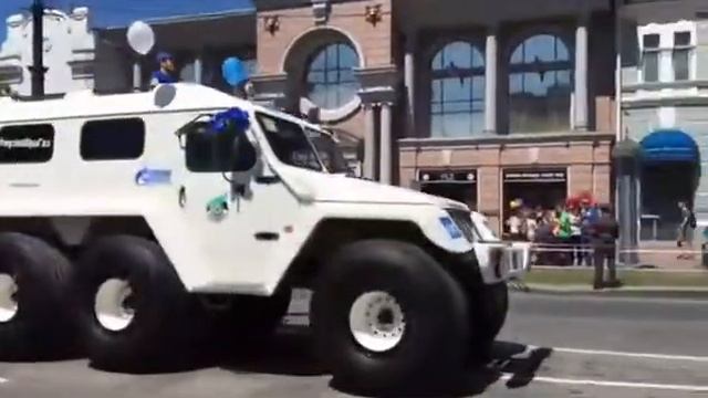 Шествие ко Дню города, Хабаровск смотреть онлайн