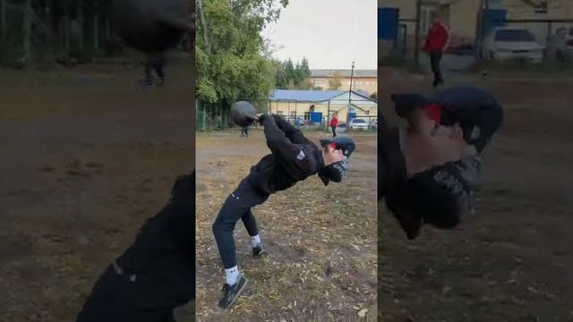 Мощная тренировка бойца ММА. Развитие взрывных качеств мышц. #shorts смотреть онлайн