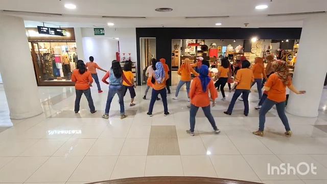 Lathi Line Dance | Chor. Andrico Yusran | Phrased High Improver | Demo by Fuchsia Class смотреть онлайн