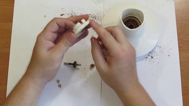 Ремонт блендера Braun, крышка редуктор