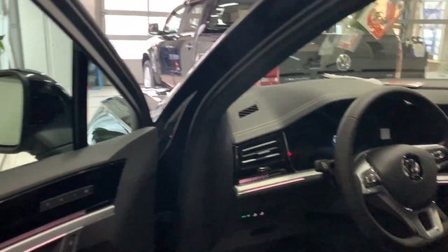 Volkswagen Touareg 3 Black Package смотреть онлайн