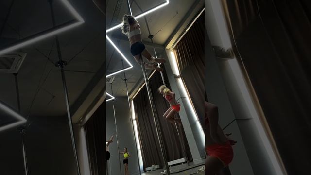 Pole sport ( трудолюбивые девчонки) смотреть онлайн