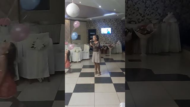 Свадьба.Девочка поет просто класс😊 смотреть онлайн