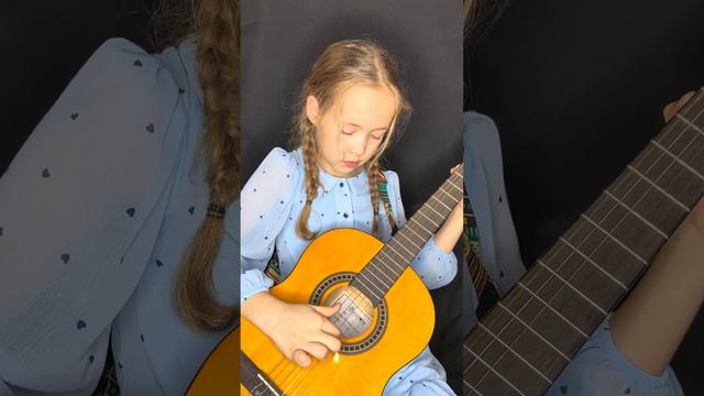 Саша Куликова, 8 лет, рост 131 навыки игры на гитаре смотреть онлайн
