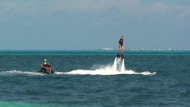 Девчонки устроили красивое шоу, Flyboarding смотреть онлайн