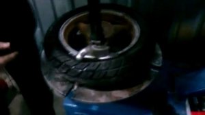 Разбортировка Колеса скутера бескамерной