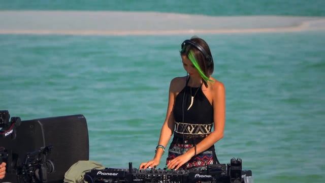 Miss Monique - Live @ Dead Sea [Melodic Techno_ Progressive House DJ Mix] смотреть онлайн