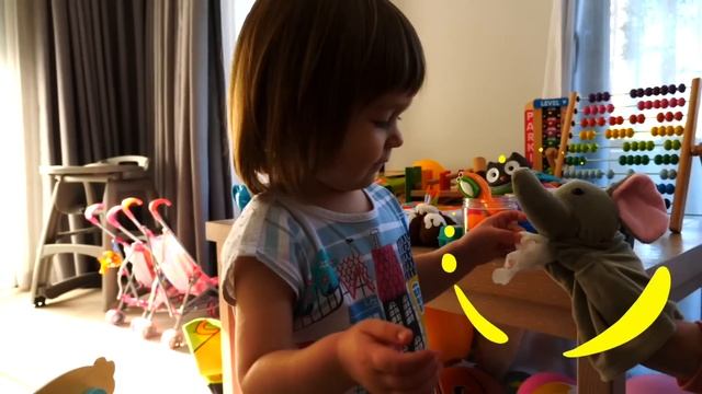 Friend needs help! Kids pretend to play toys & stories for kids. Baby dolls & Family fun for kids смотреть онлайн