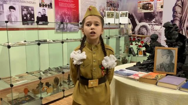 Стихи о войне на День Победы?Девочка до слёз читает стихотворение про войну 1941-1945 к 9 мая смотреть онлайн