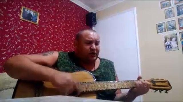 Песни под гитару - Водочку льём, водочку пьём... смотреть онлайн