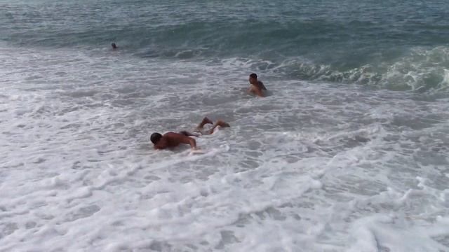 ЖЁНЫ ДОМА, А МЫ НА МОРЕ! Отпуск в Абхазии. Пляж в Гагре! На машине с детьми на море. Отдых на море. смотреть онлайн