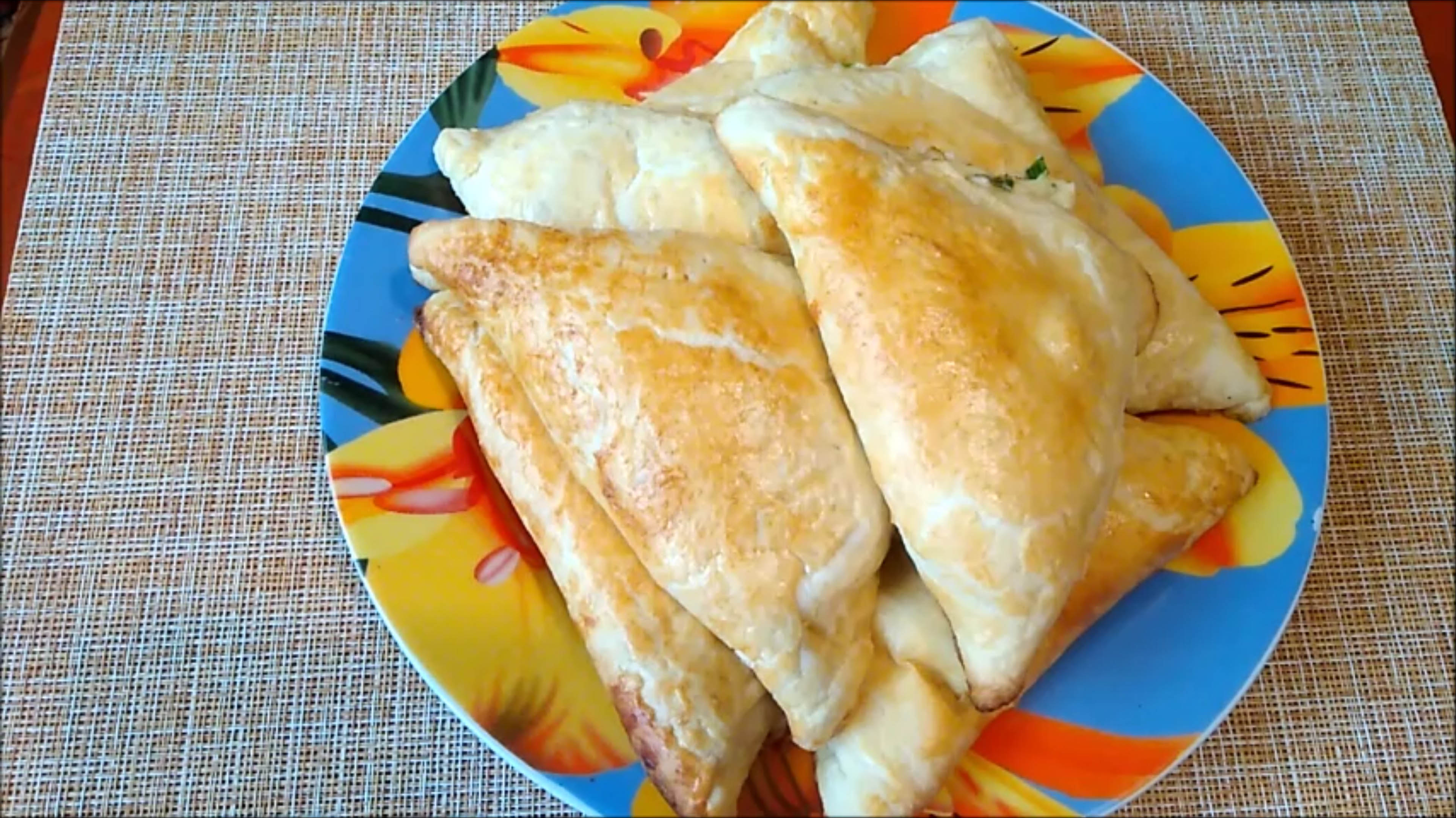 Слойки с куриным филе.mp4 смотреть онлайн