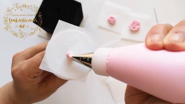 ROYAL ICING FLOWERS TUTORIAL ~ How to make 4 simple & beautiful flowers смотреть онлайн