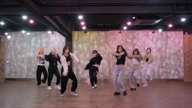 GOT the beat 갓 더 비트 'Step Back' Dance Practice смотреть онлайн