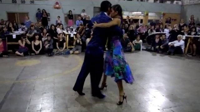 Sebastian Achaval y Roxana Suarez - Una Lagrimita смотреть онлайн