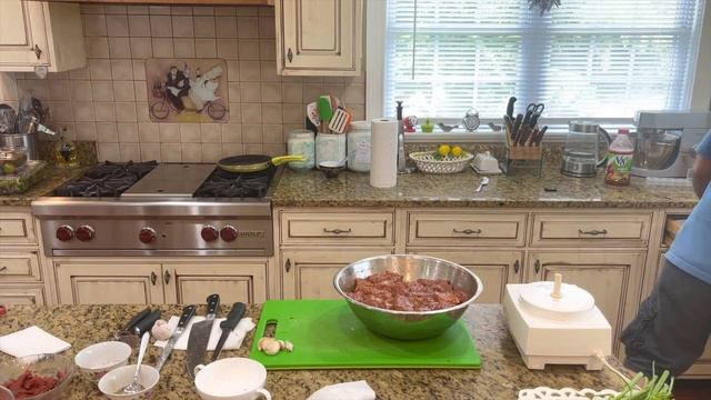 Приехал Артем, Роман делает шашлыки, я отдыхаю! #шашлык #рецепт #вкусноипросто #натальяфальконе смотреть онлайн