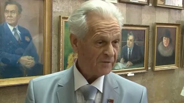 В центральной библиотеке открылась выставка художника Александра Алферова.Август 2011 год. смотреть онлайн