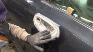 Удаляем ржавчину, жук под ручкой на  Volkswagen Golf 6.