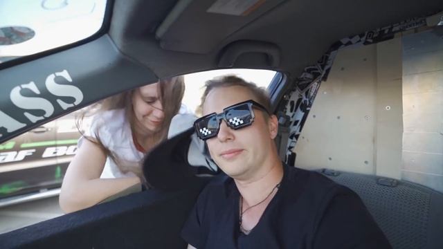 Пошел посмотреть самые крутые тачки - ДЕВУШКЕ ПОРВАЛО ПЛАТЬЕ БАСОМ! смотреть онлайн