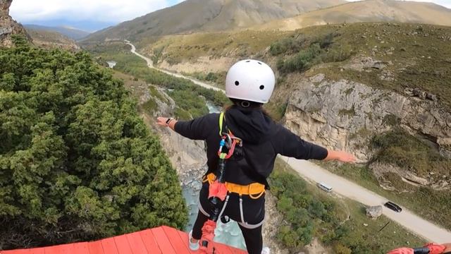 Роуп джампинг в Чегеме первый прыжок. . Extreme Rope Jumping in Russia смотреть онлайн