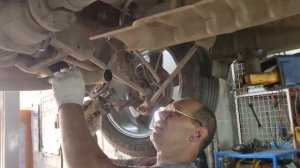 Reno Duster 2.0 - Замена резонатора.