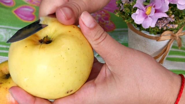 Шарлотка с яблоками. Очень простой рецепт на молоке смотреть онлайн