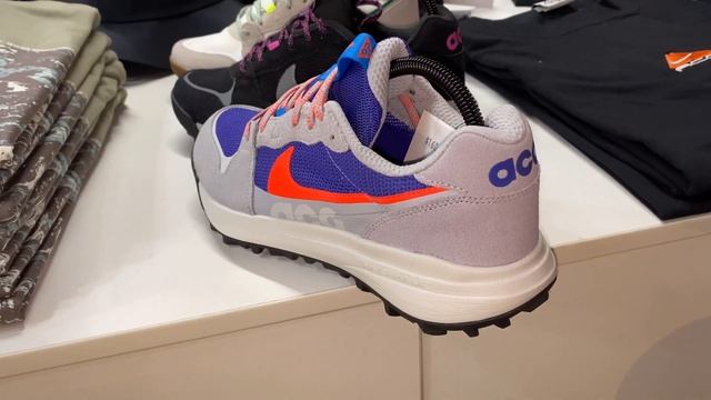 Nike ACG Lowcate (Wolf Grey/Indigo Burst/Photon Dust/Bright Crimson) - Style Code: DM8019-001 смотреть онлайн