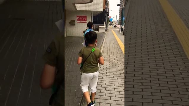 Вручила японскому мужу камеру и приказала снимать!Ну-ну? Посмотрим что он там наснимал… смотреть онлайн