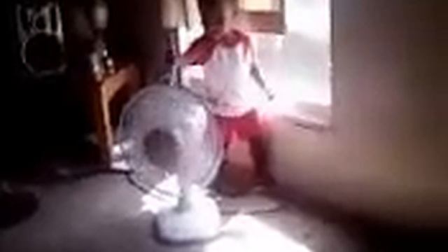 Baby cut finger off in fan смотреть онлайн