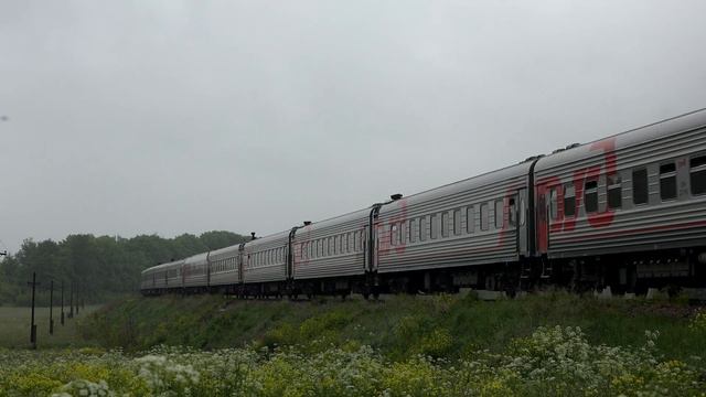 Тепловоз ТЭП70-0492 с поездом №259 Санкт-Петербург — Анапа смотреть онлайн