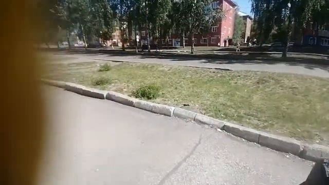 детишки кушают мороженное угольное ? смотреть онлайн