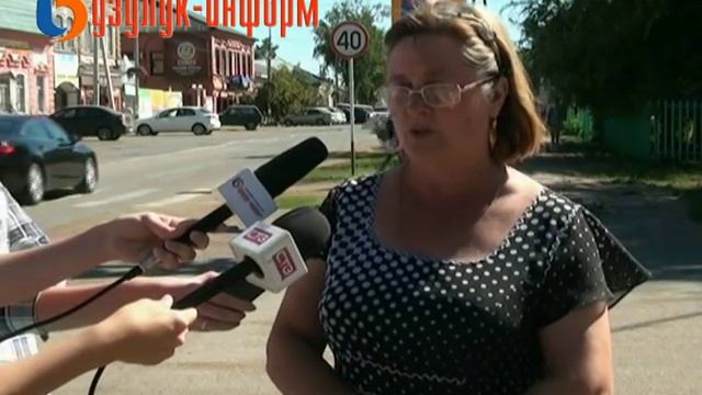 Водителей встречает школьница с букетом цветов смотреть онлайн