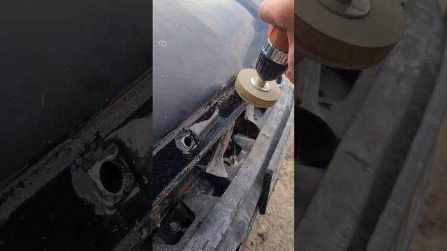 Удаление двухстороннего скотча.