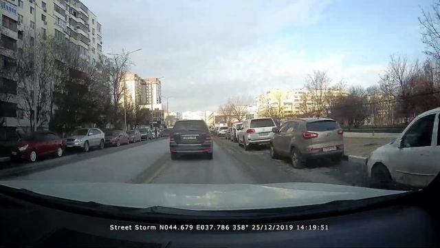 Мерседес у001ех23 нарушает ПДД в Новороссийске смотреть онлайн
