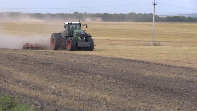 Лущение стерни после уборки, скорость до 16 км./ч. Fendt 933 & Vaderstad Carrier 820. 03.09.2018. смотреть онлайн