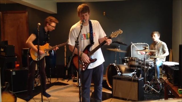 Apple Grove - "Dancing in the Rain" смотреть онлайн