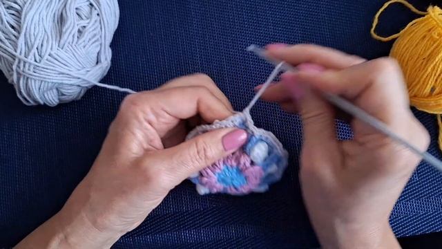 Большой бабушкин квадрат. Центр будущего пледа Часть 1. 1-11 ряд смотреть онлайн