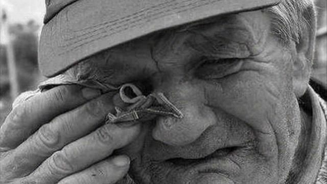 ***НЕ ПОЗВОЛЯЙ СЕБЕ РОДИТЕЛЯМ ГРУБИТЬ. Очень хорошее стихотворение, послушайте! И ЗАДУМАЙТЕСЬ!** смотреть онлайн