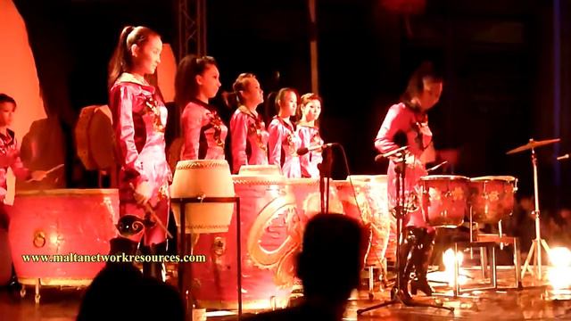 Amazing drumming by the Chinese Red Poppy Ladies in Valletta,Malta 2009 смотреть онлайн