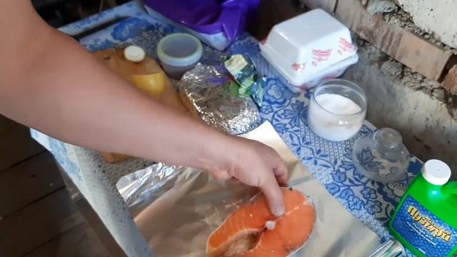 Сёмга в фольге, на мангале. смотреть онлайн