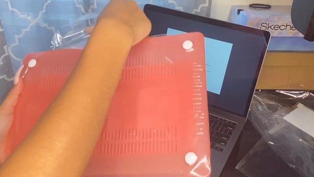 UNBOXING & CUSTOMIZING MY NEW MACBOOK AIR 2020 13” + accessories ❤️ смотреть онлайн