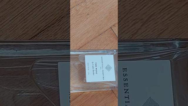 10 - ESSENTIAL PARFUMS ...