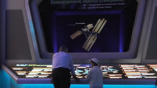 Астана Экспо 2017. Сценическая голограмма со станцией Мир смотреть онлайн